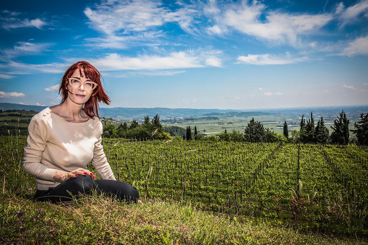 Alessandra Piubello durante una degustazione