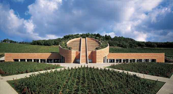 CANTINE PETRA: CONNUBIO FRA ARCHITETTURA E VINO